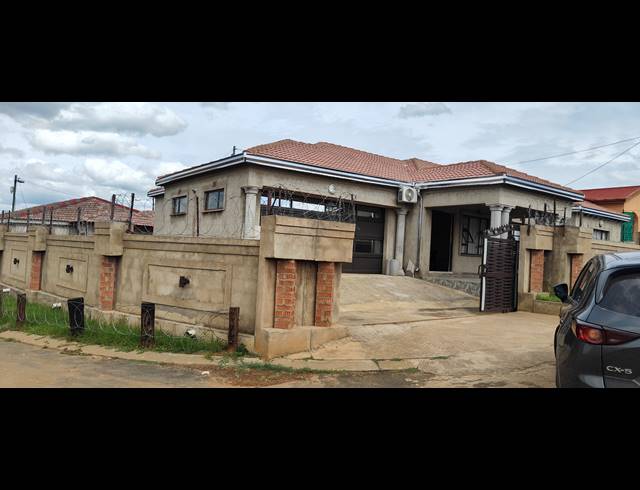 4 BEDROOM FREEHOLD FOR SALE IN BHEKUZULU